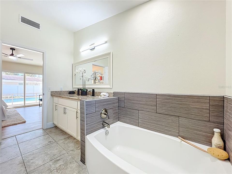 For Sale: $575,000 (4 beds, 2 baths, 2000 Square Feet)