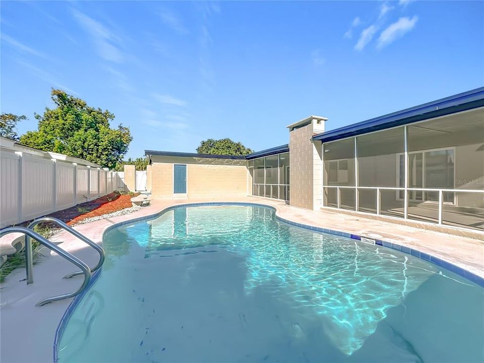 For Sale: $575,000 (4 beds, 2 baths, 2000 Square Feet)