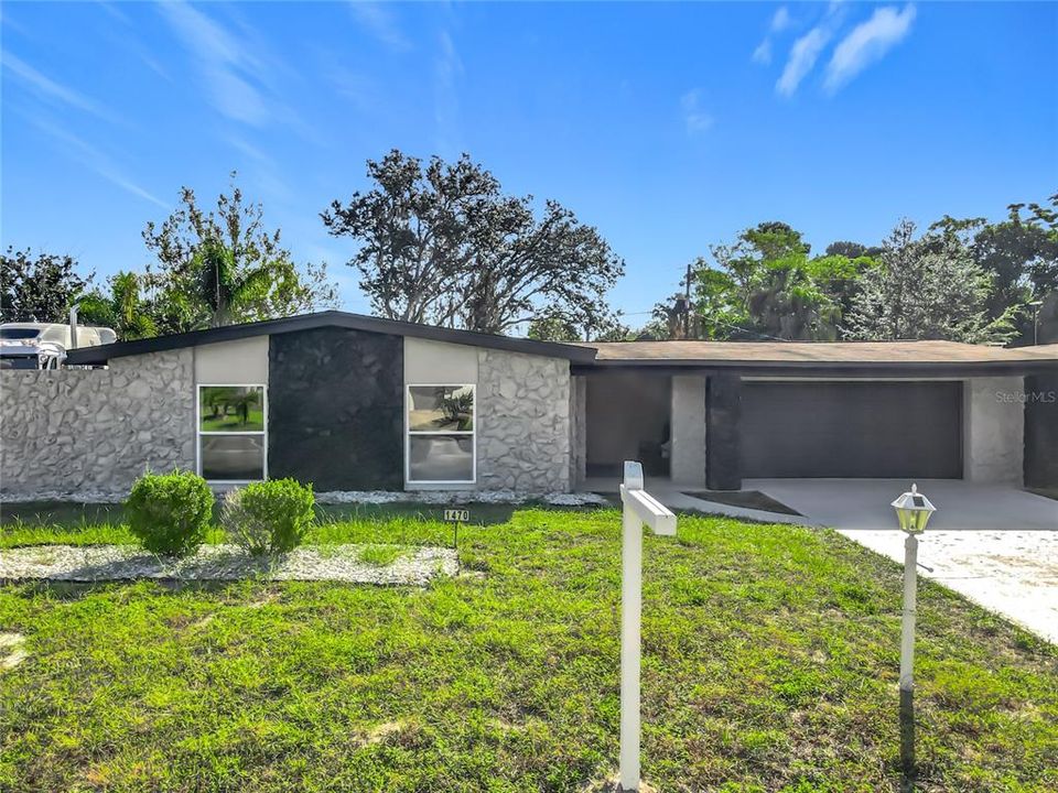 For Sale: $575,000 (4 beds, 2 baths, 2000 Square Feet)