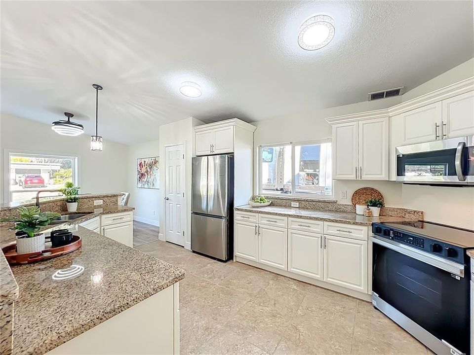 For Sale: $575,000 (4 beds, 2 baths, 2000 Square Feet)