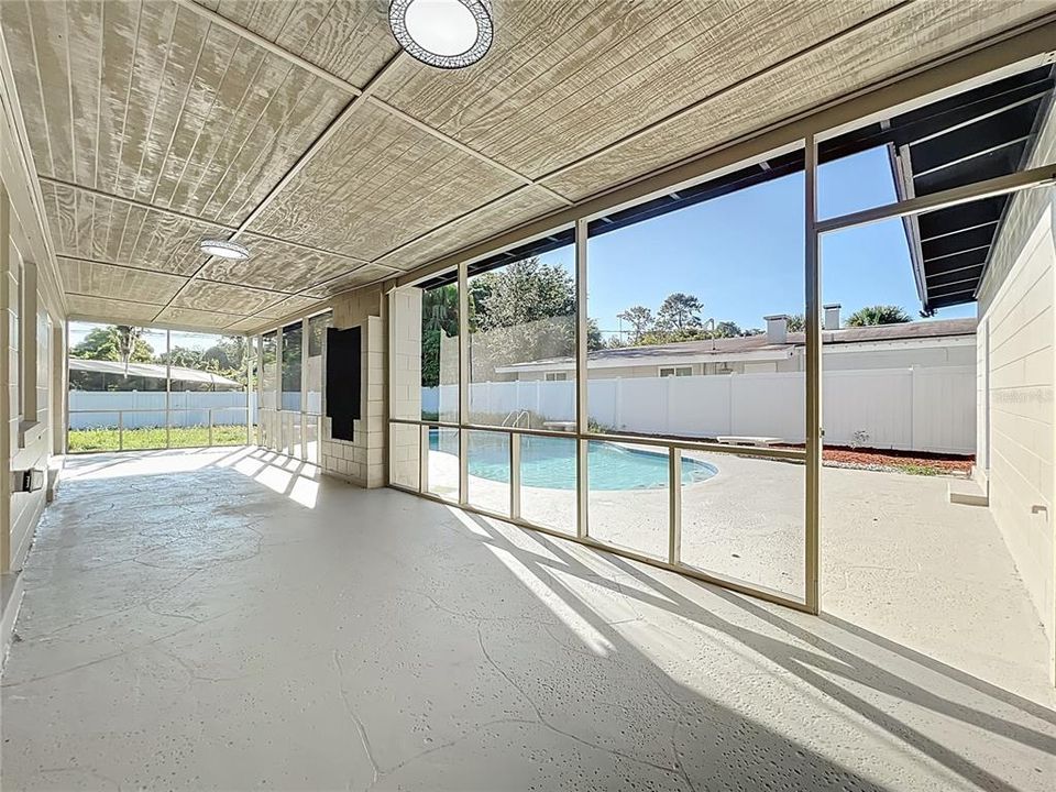 For Sale: $575,000 (4 beds, 2 baths, 2000 Square Feet)