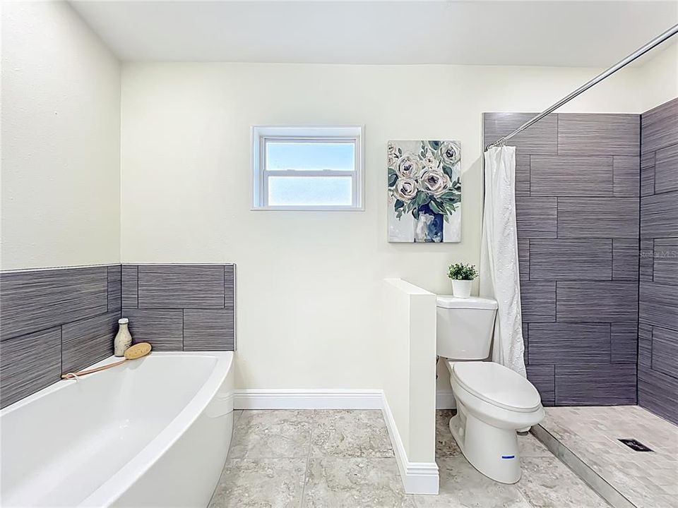 For Sale: $575,000 (4 beds, 2 baths, 2000 Square Feet)