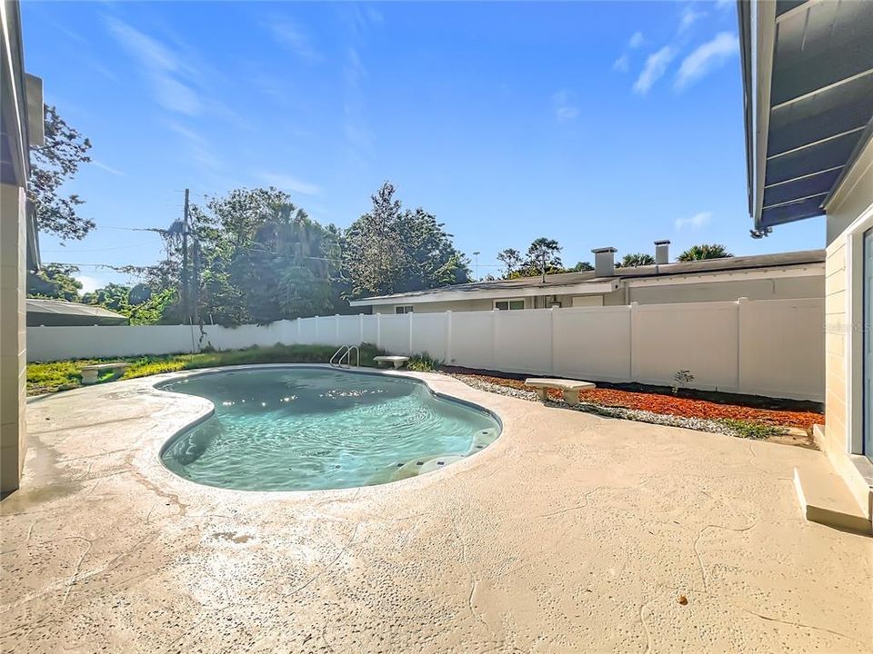 For Sale: $575,000 (4 beds, 2 baths, 2000 Square Feet)