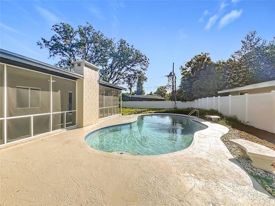 For Sale: $575,000 (4 beds, 2 baths, 2000 Square Feet)