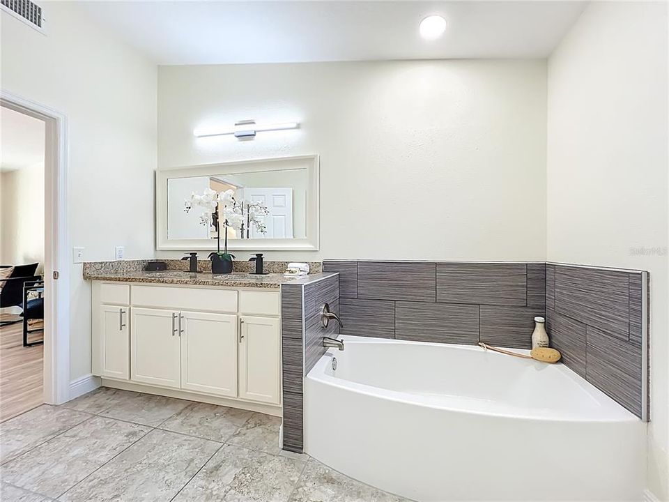 For Sale: $575,000 (4 beds, 2 baths, 2000 Square Feet)