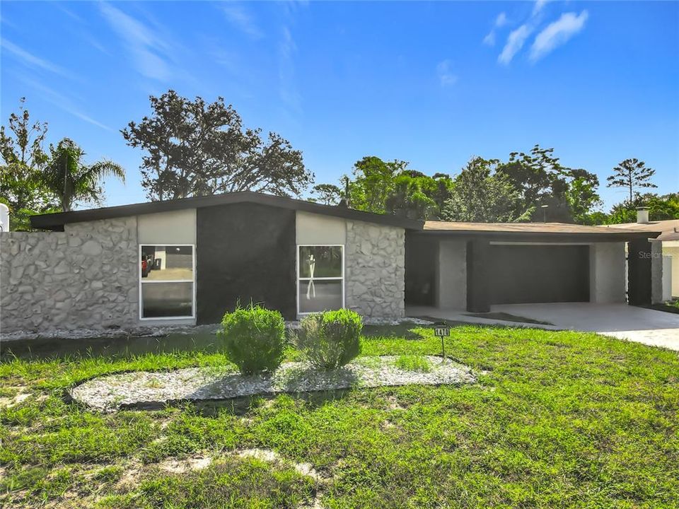 For Sale: $575,000 (4 beds, 2 baths, 2000 Square Feet)