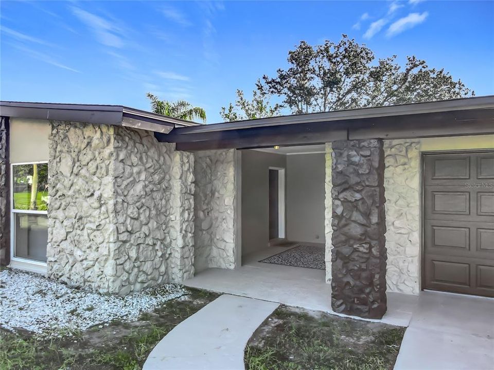 For Sale: $575,000 (4 beds, 2 baths, 2000 Square Feet)