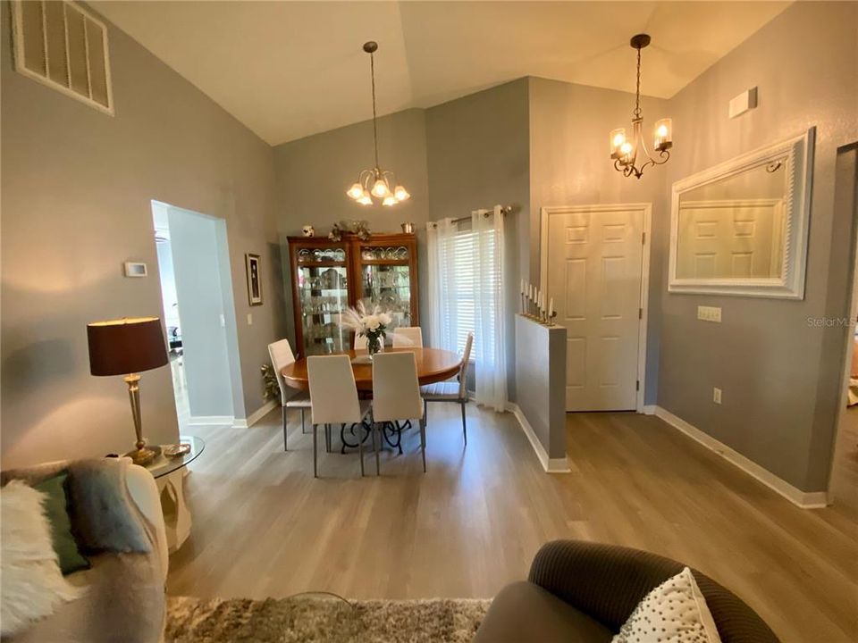 En Venta: $242,000 (2 camas, 2 baños, 1385 Pies cuadrados)