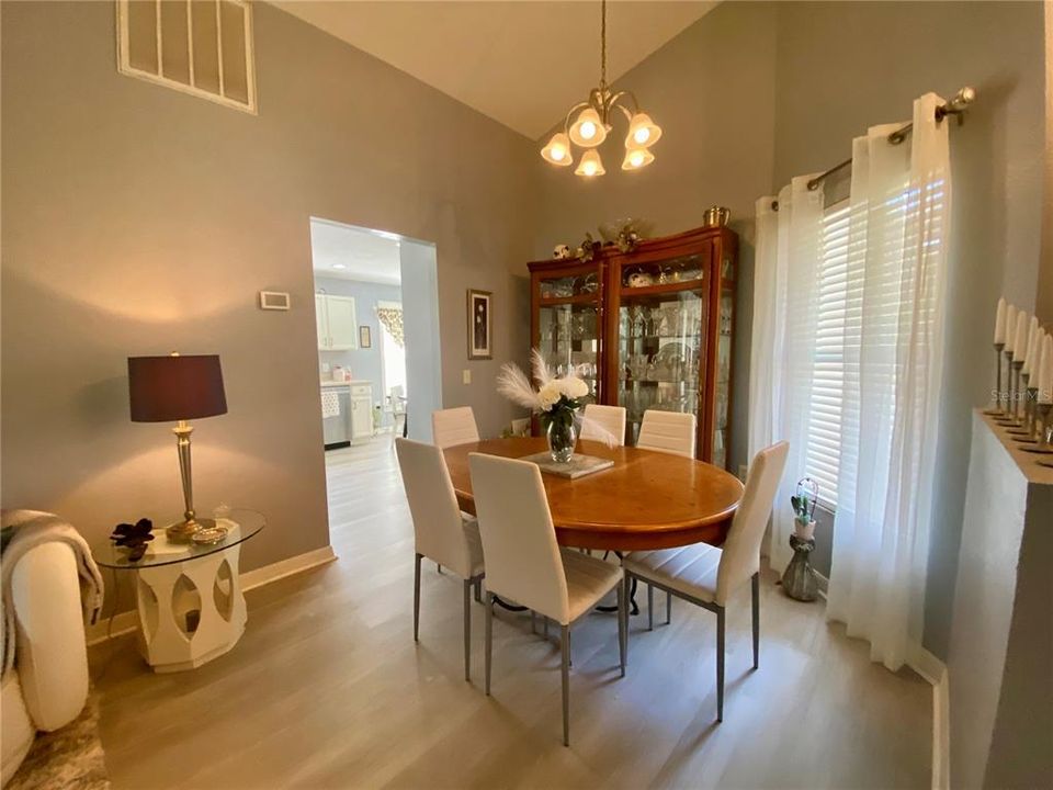 En Venta: $242,000 (2 camas, 2 baños, 1385 Pies cuadrados)