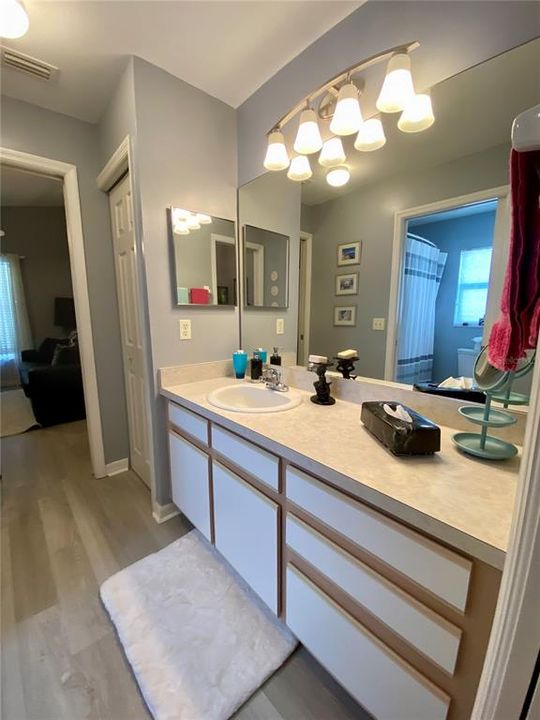 En Venta: $242,000 (2 camas, 2 baños, 1385 Pies cuadrados)