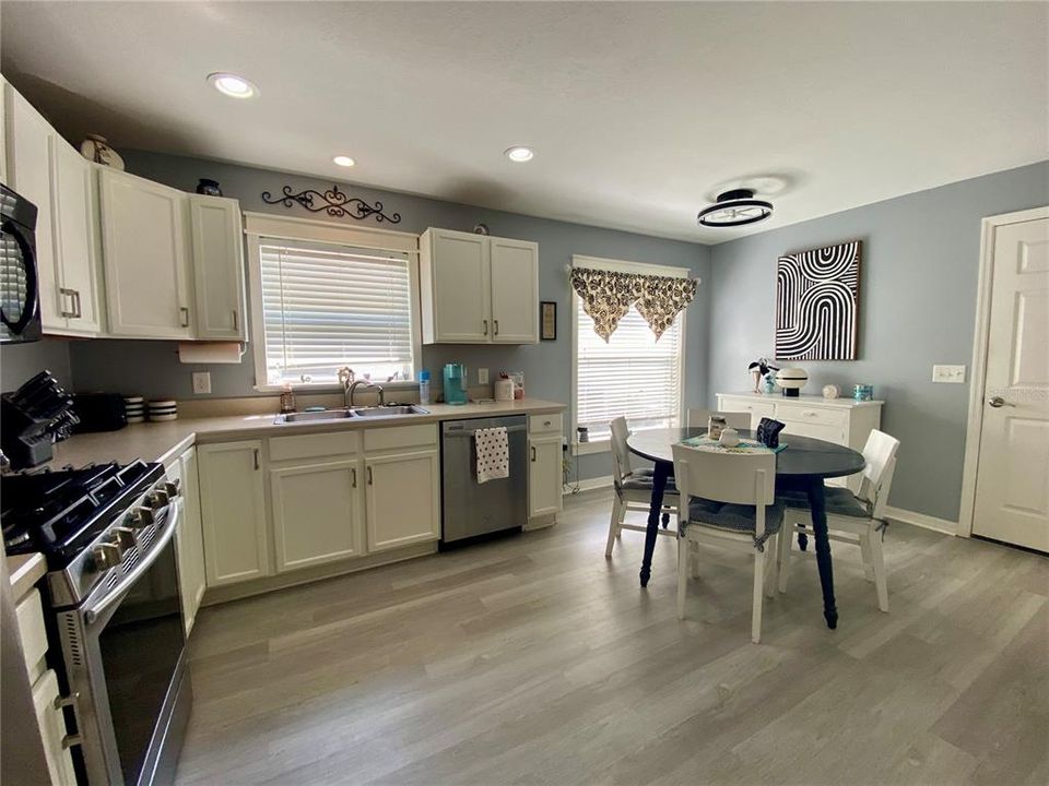 En Venta: $242,000 (2 camas, 2 baños, 1385 Pies cuadrados)