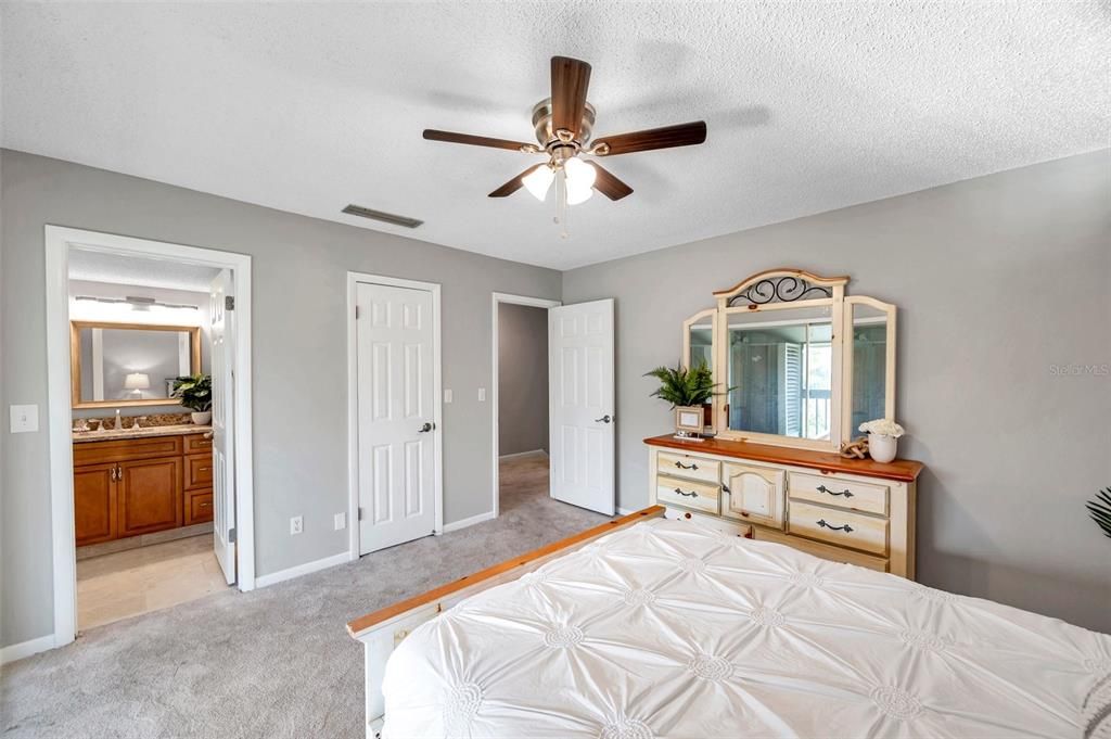 出租: $2,000 (2 贝兹, 2 浴室, 1260 平方英尺)