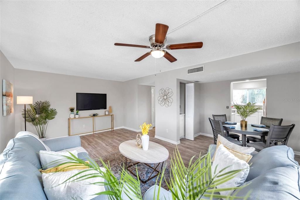 出租: $2,000 (2 贝兹, 2 浴室, 1260 平方英尺)