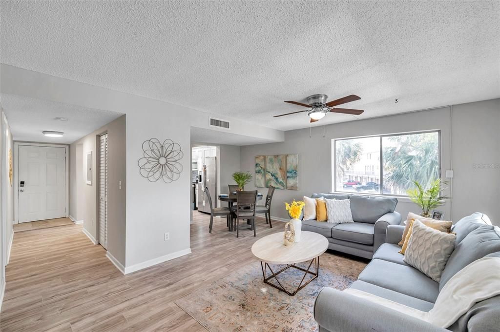 出租: $2,000 (2 贝兹, 2 浴室, 1260 平方英尺)