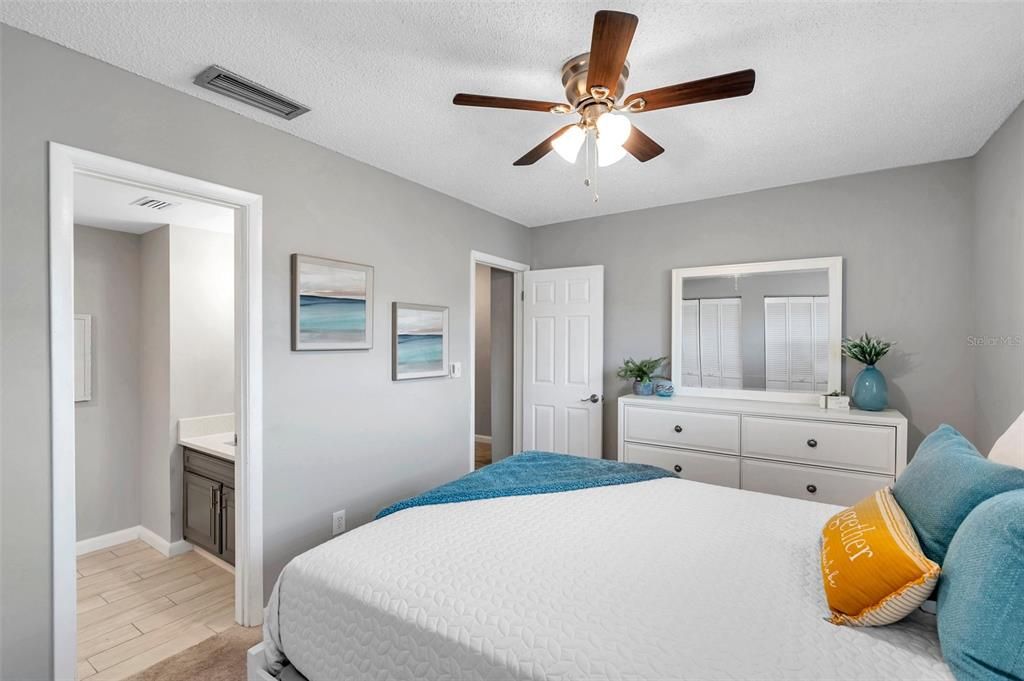 出租: $2,000 (2 贝兹, 2 浴室, 1260 平方英尺)