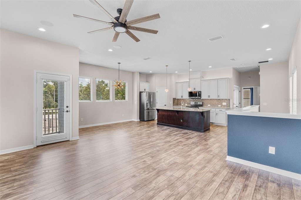 Под контрактом: $375,000 (3 спален, 2 ванн, 1603 Квадратных фут)