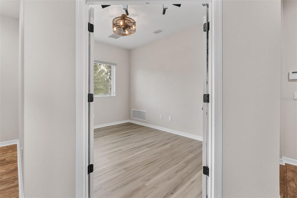 Под контрактом: $375,000 (3 спален, 2 ванн, 1603 Квадратных фут)