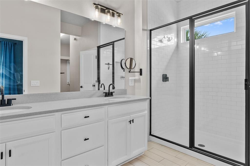 Под контрактом: $375,000 (3 спален, 2 ванн, 1603 Квадратных фут)