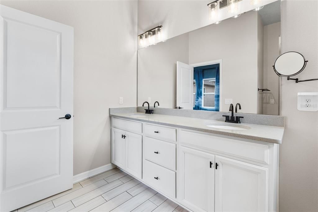 Под контрактом: $375,000 (3 спален, 2 ванн, 1603 Квадратных фут)