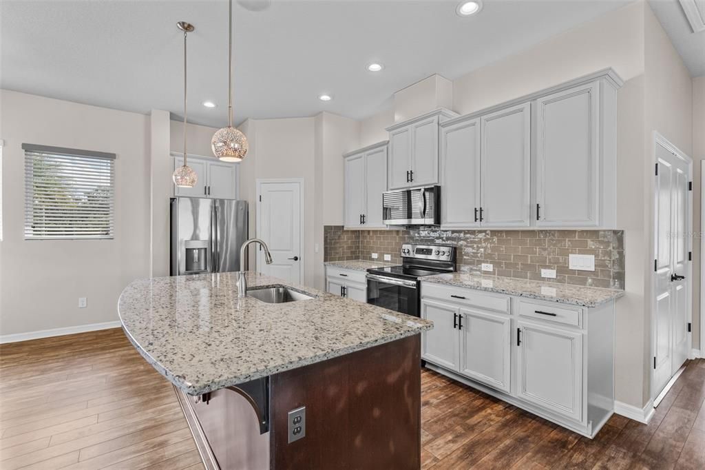 Под контрактом: $375,000 (3 спален, 2 ванн, 1603 Квадратных фут)