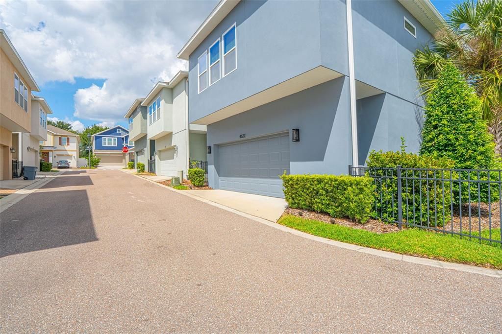 Под контрактом: $375,000 (3 спален, 2 ванн, 1603 Квадратных фут)