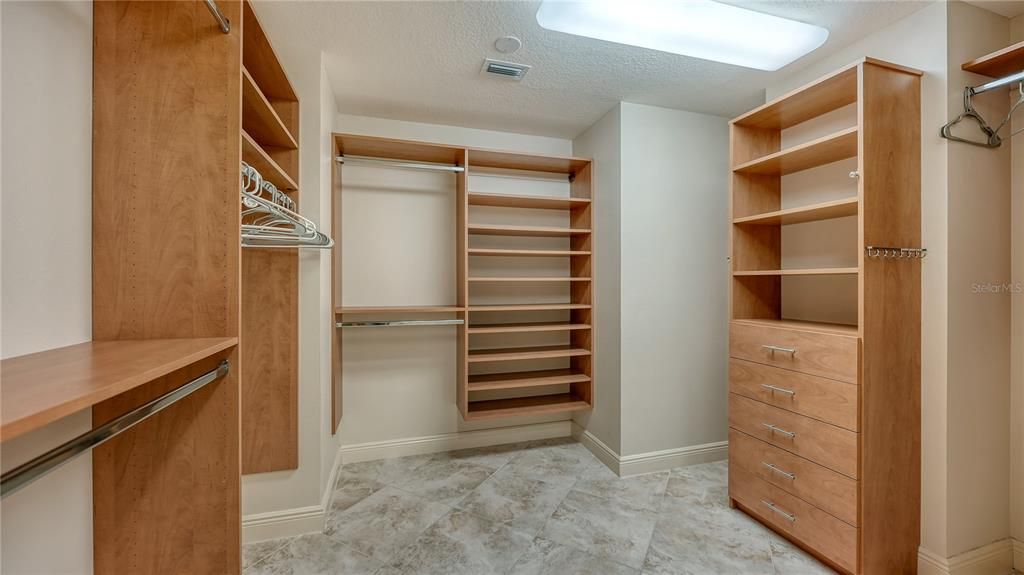 В аренду: $10,000 (3 спален, 2 ванн, 2467 Квадратных фут)