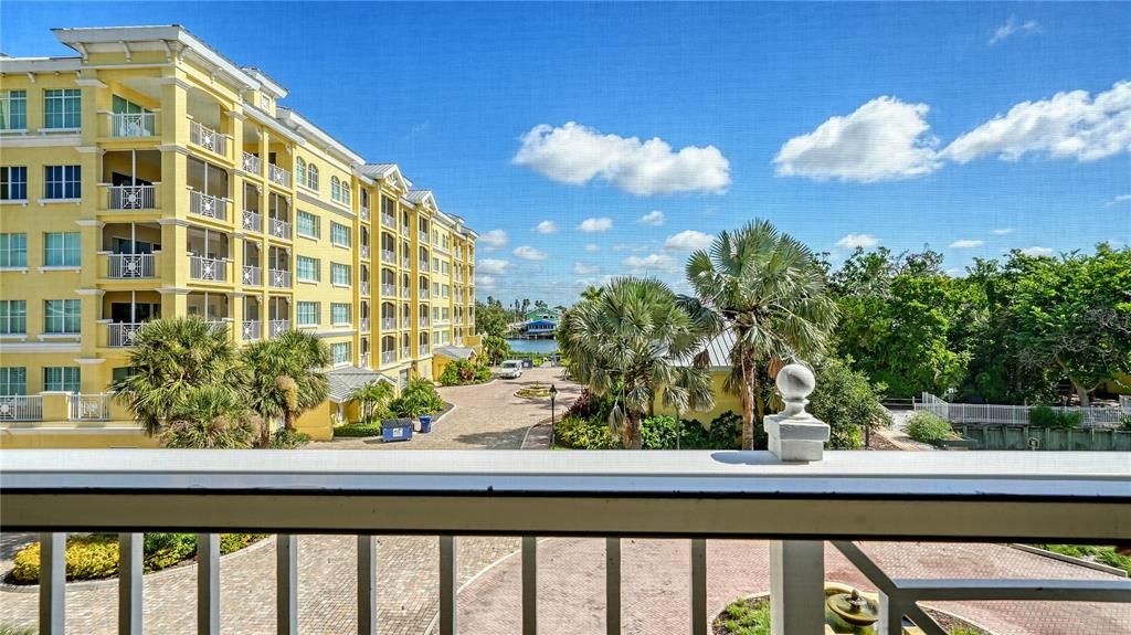 В аренду: $10,000 (3 спален, 2 ванн, 2467 Квадратных фут)