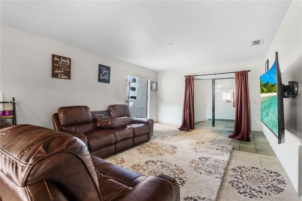 待售: $395,000 (4 贝兹, 0 浴室, 3118 平方英尺)