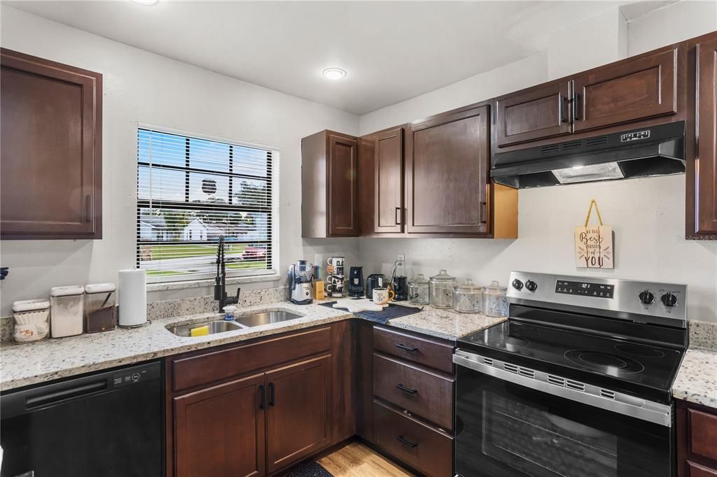 待售: $395,000 (4 贝兹, 0 浴室, 3118 平方英尺)