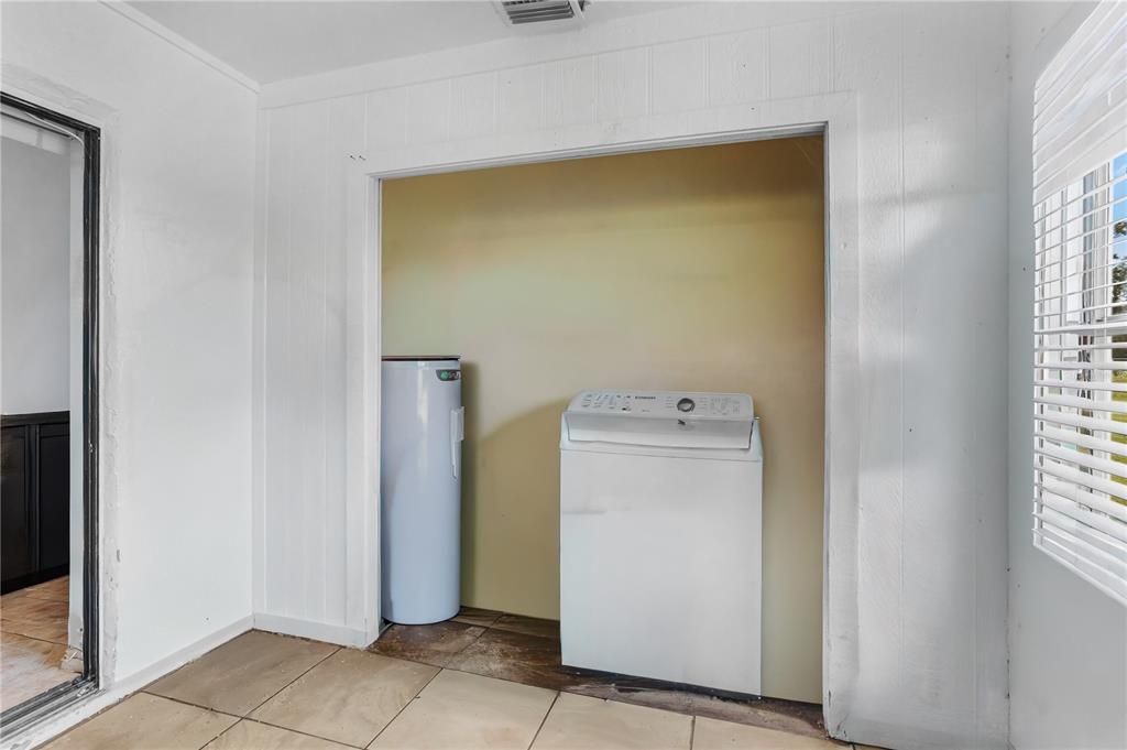 待售: $395,000 (4 贝兹, 0 浴室, 3118 平方英尺)