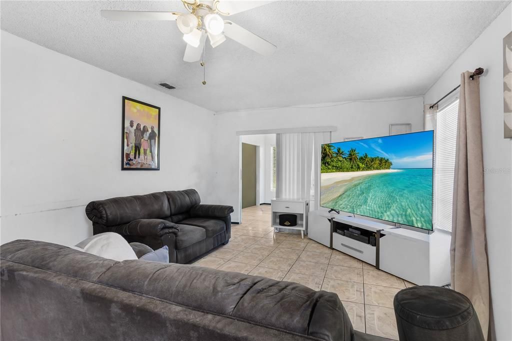 待售: $395,000 (4 贝兹, 0 浴室, 3118 平方英尺)