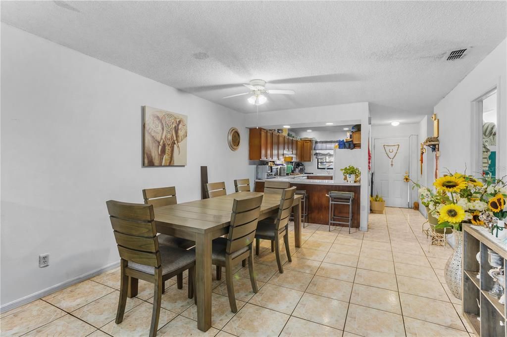 待售: $395,000 (4 贝兹, 0 浴室, 3118 平方英尺)