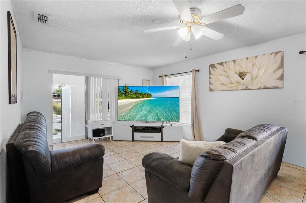 待售: $395,000 (4 贝兹, 0 浴室, 3118 平方英尺)