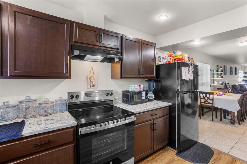 待售: $395,000 (4 贝兹, 0 浴室, 3118 平方英尺)