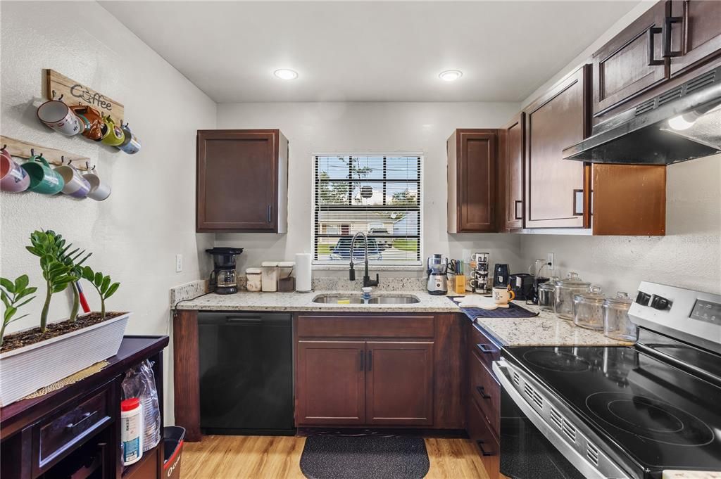 待售: $395,000 (4 贝兹, 0 浴室, 3118 平方英尺)