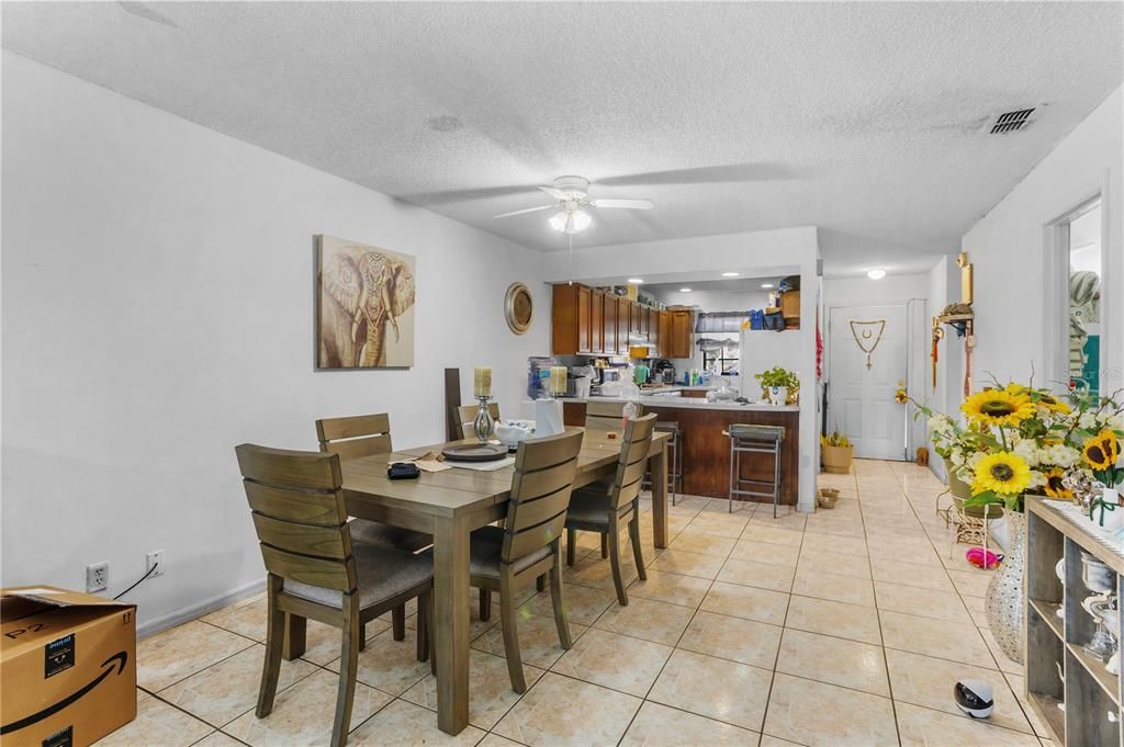 待售: $395,000 (4 贝兹, 0 浴室, 3118 平方英尺)