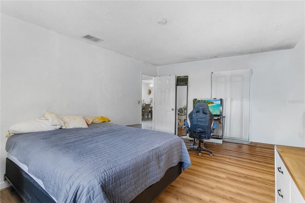 待售: $395,000 (4 贝兹, 0 浴室, 3118 平方英尺)