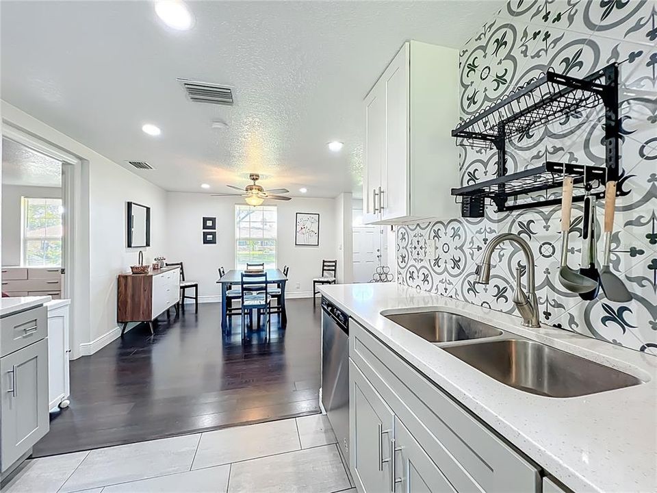 待售: $250,000 (2 贝兹, 2 浴室, 864 平方英尺)