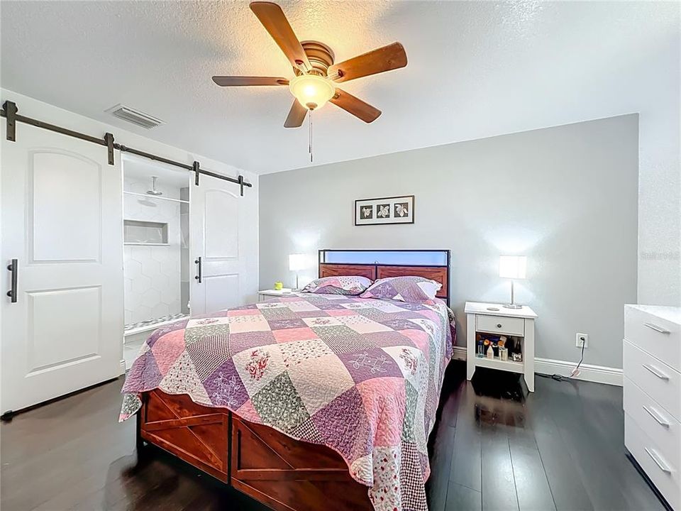 待售: $250,000 (2 贝兹, 2 浴室, 864 平方英尺)