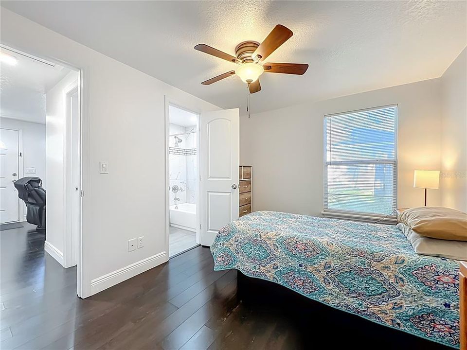 待售: $250,000 (2 贝兹, 2 浴室, 864 平方英尺)