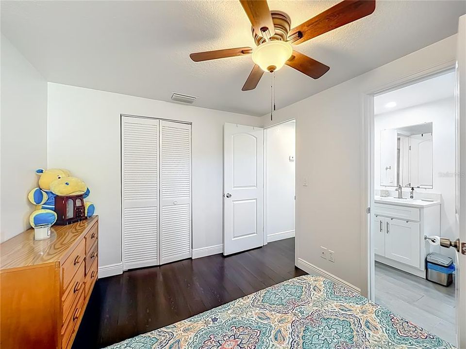 待售: $250,000 (2 贝兹, 2 浴室, 864 平方英尺)