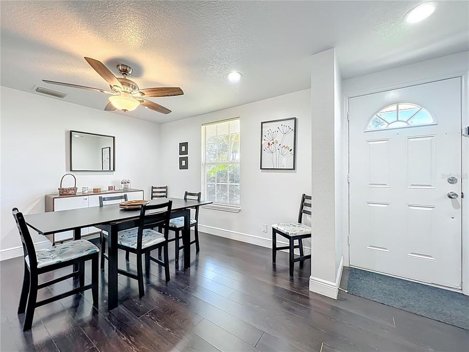 待售: $250,000 (2 贝兹, 2 浴室, 864 平方英尺)