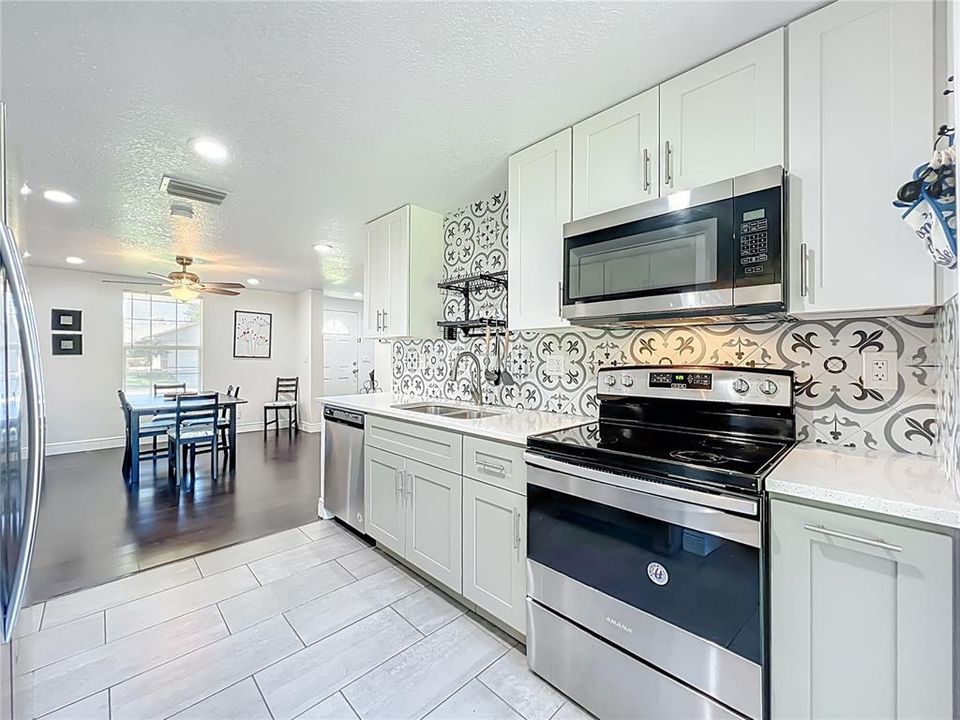 待售: $250,000 (2 贝兹, 2 浴室, 864 平方英尺)