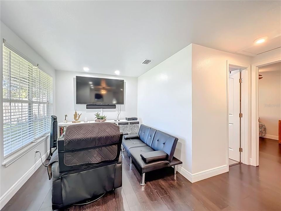 待售: $250,000 (2 贝兹, 2 浴室, 864 平方英尺)