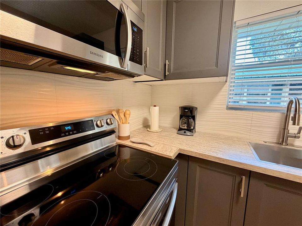 For Sale: $187,500 (2 beds, 1 baths, 672 Square Feet)