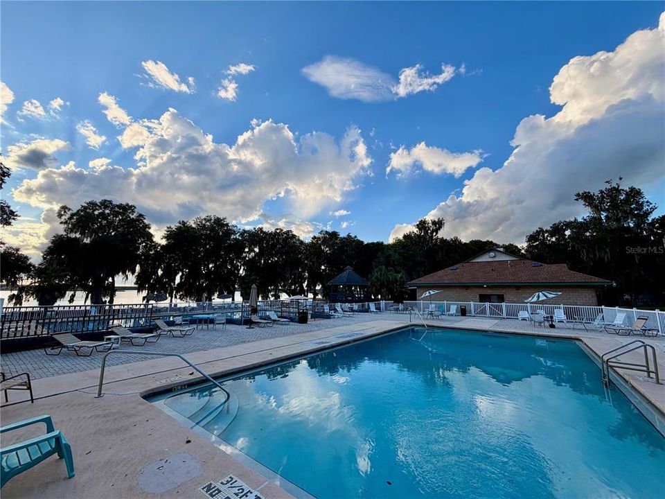 For Sale: $187,500 (2 beds, 1 baths, 672 Square Feet)