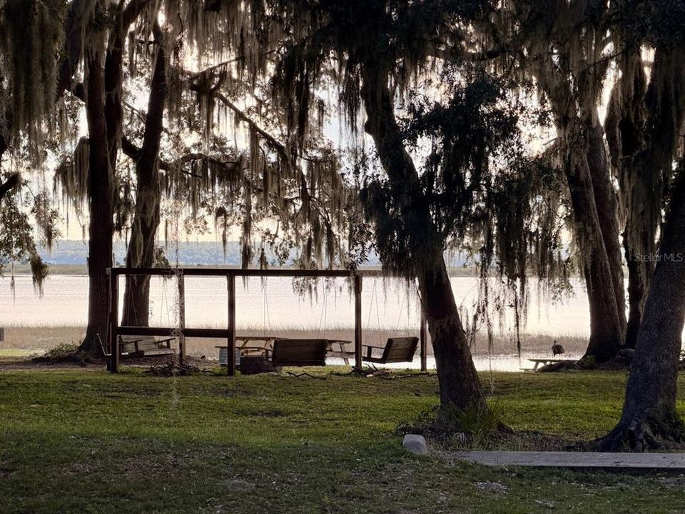 For Sale: $187,500 (2 beds, 1 baths, 672 Square Feet)