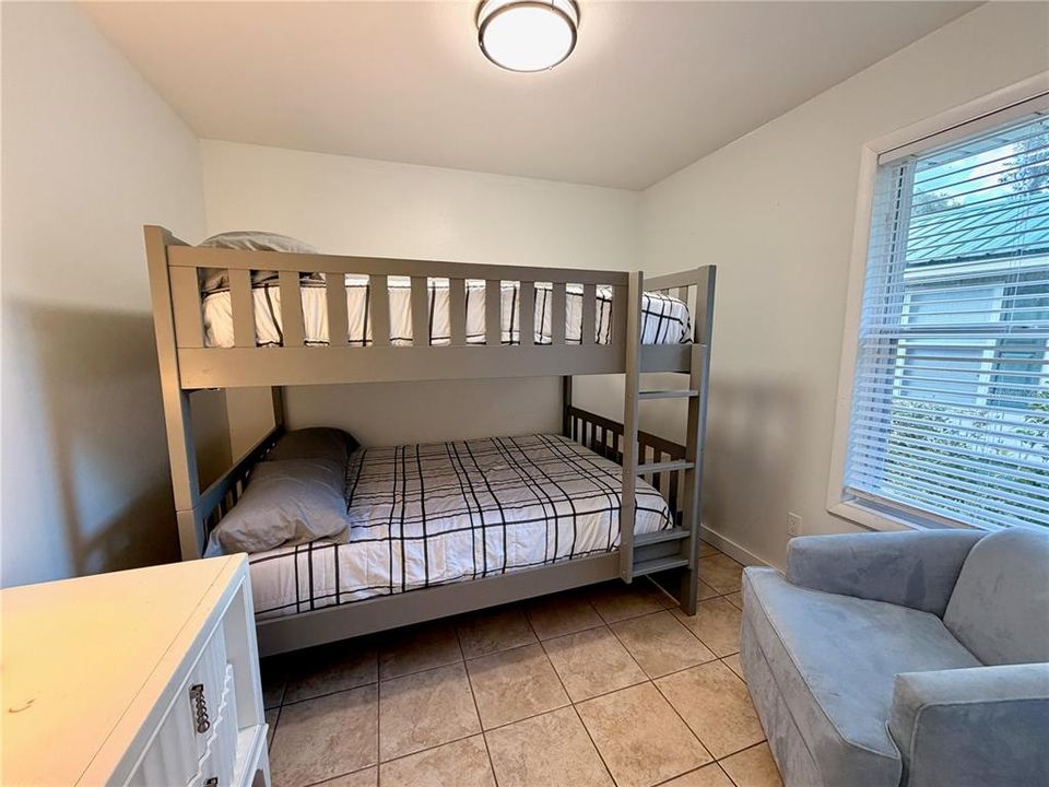 For Sale: $187,500 (2 beds, 1 baths, 672 Square Feet)