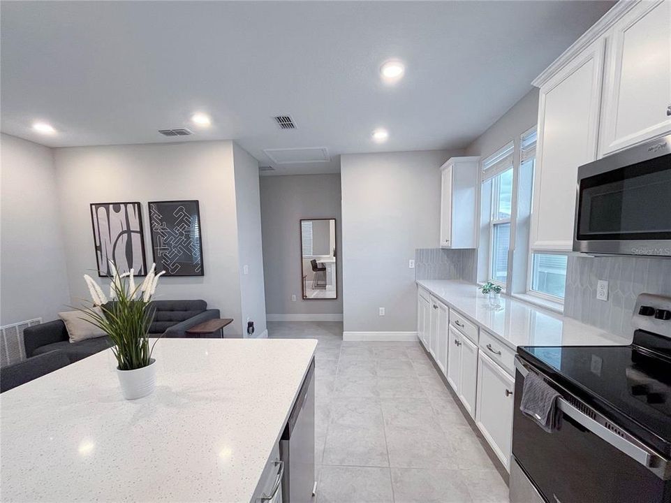 出租: $1,599 (1 贝兹, 1 浴室, 700 平方英尺)