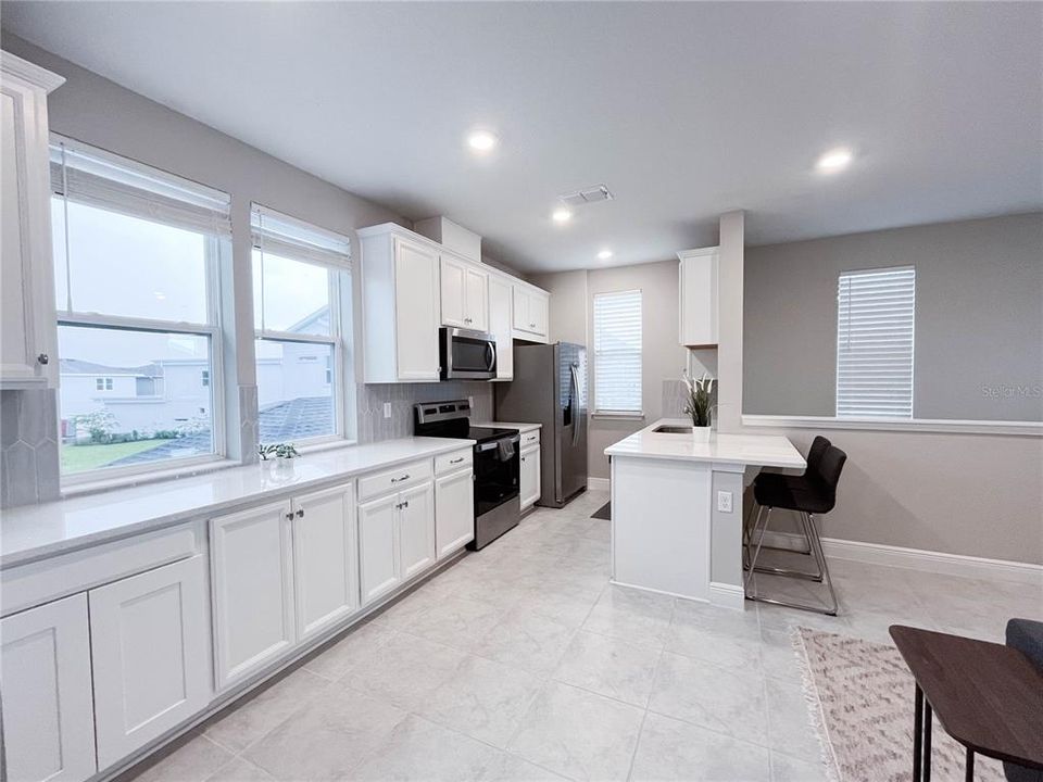 出租: $1,599 (1 贝兹, 1 浴室, 700 平方英尺)